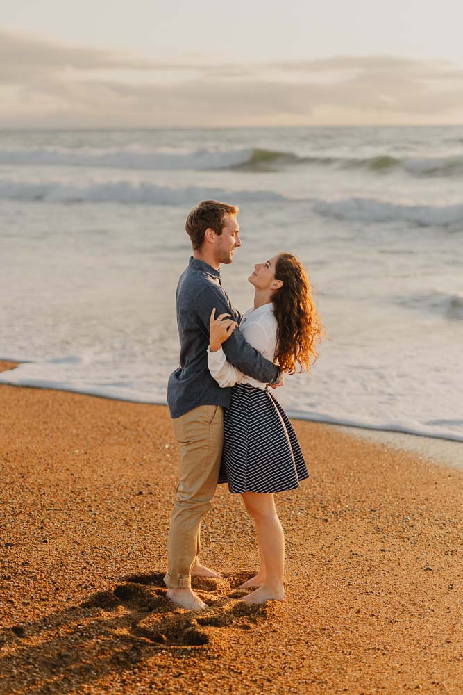 seance-photo-couple-photographe-biarritz-leo-guthertz-plage