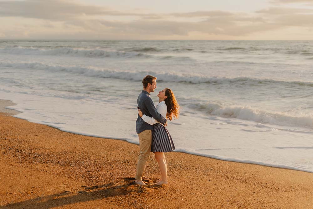 seance-photo-couple-photographe-biarritz-leo-guthertz-plage