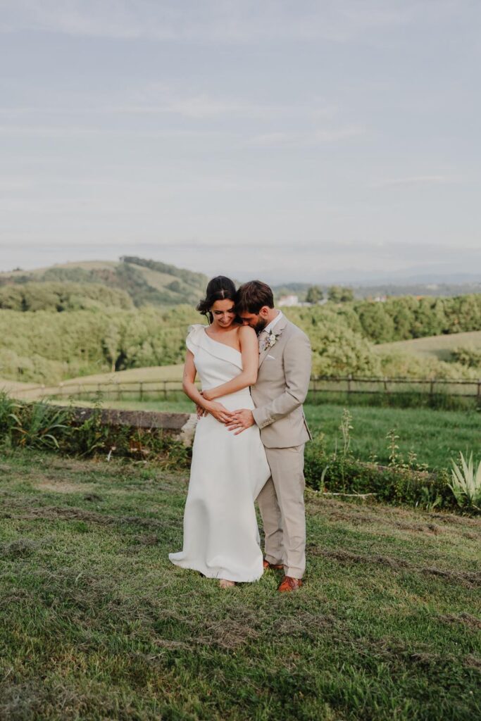 séance photo couple pendant leur mariage au chateau de biscay