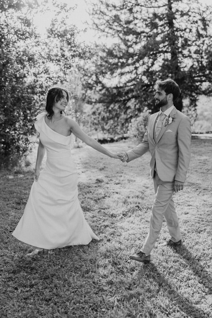 séance photo couple pendant leur mariage au chateau de biscay