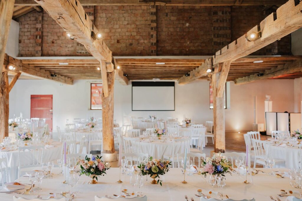 décoration de la salle de réception du chateau de biscay lors d'un mariage au pays-basque