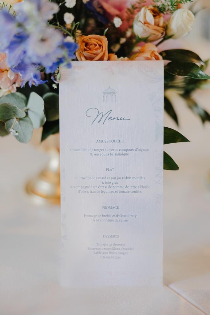 décoration de la salle de réception du chateau de biscay lors d'un mariage au pays-basque