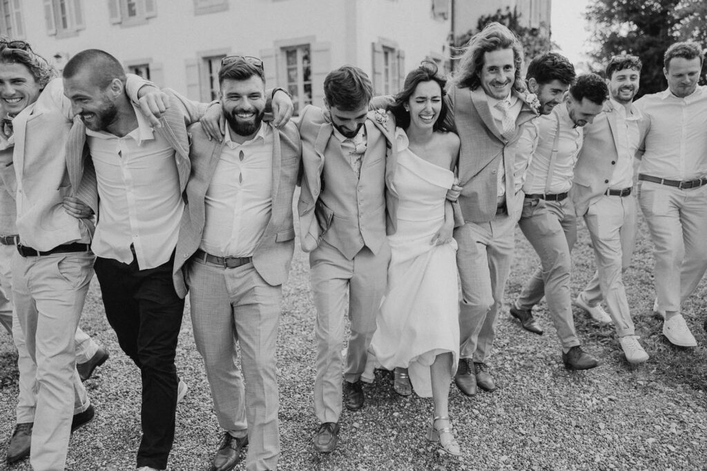 photo des témoins lors d'un mariage au chateau de biscay