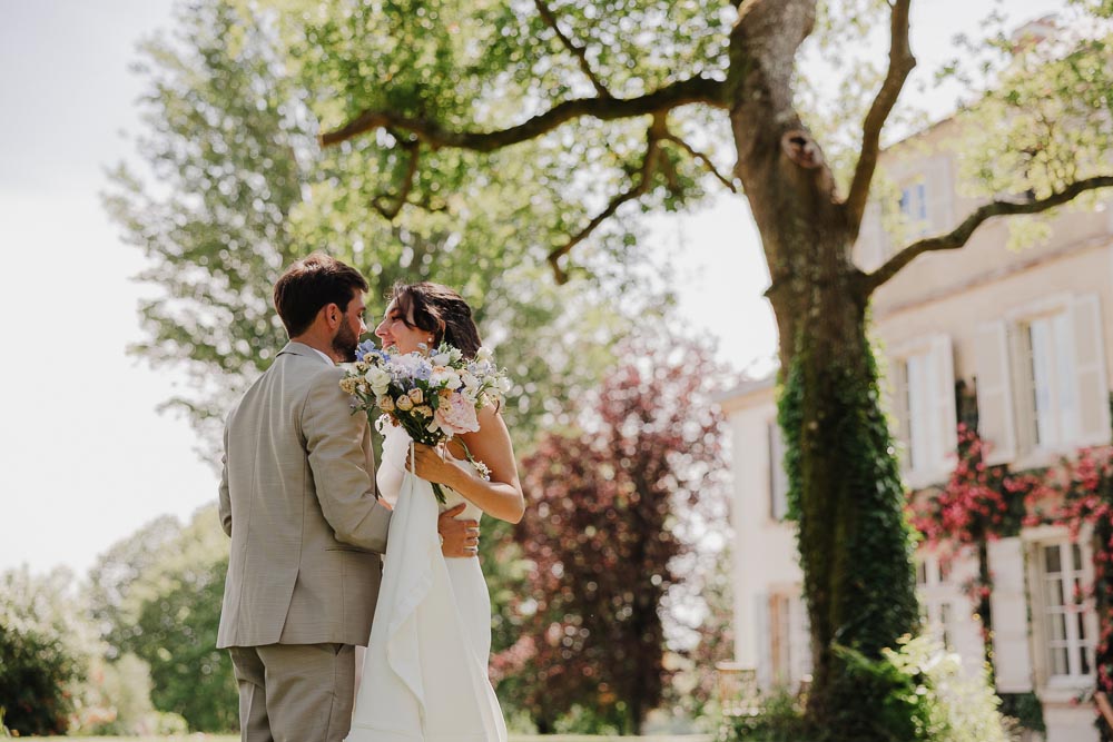 photos de couple lors d'un mariage au chateau de biscay