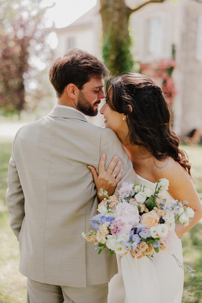photos de couple lors d'un mariage au chateau de biscay