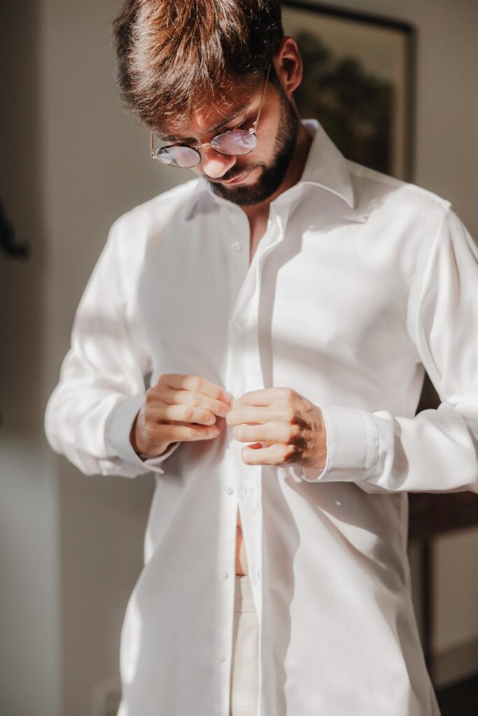 préparatifs du marié au château de biscay