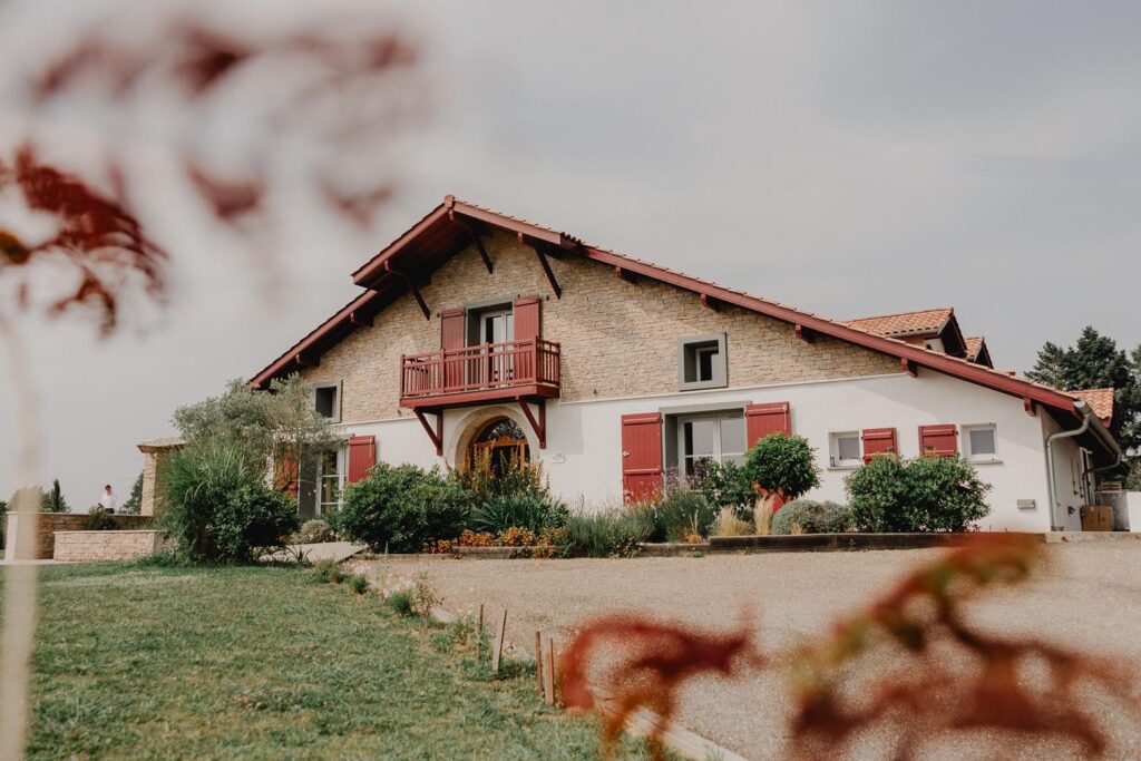 domaine etxezahar dans le pays-basque
