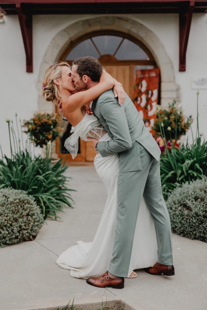 photos de couples au domaine etxezahar lors d'un mariage au pays basque