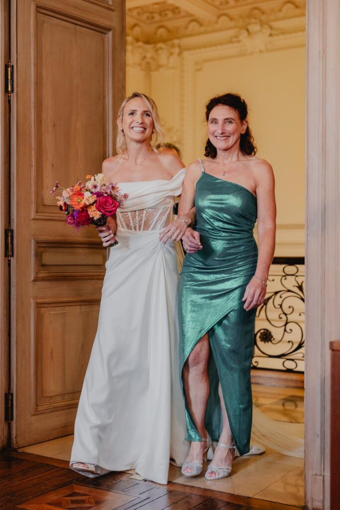 arrivée de la mariée à bayonne pour la cérémonie civile