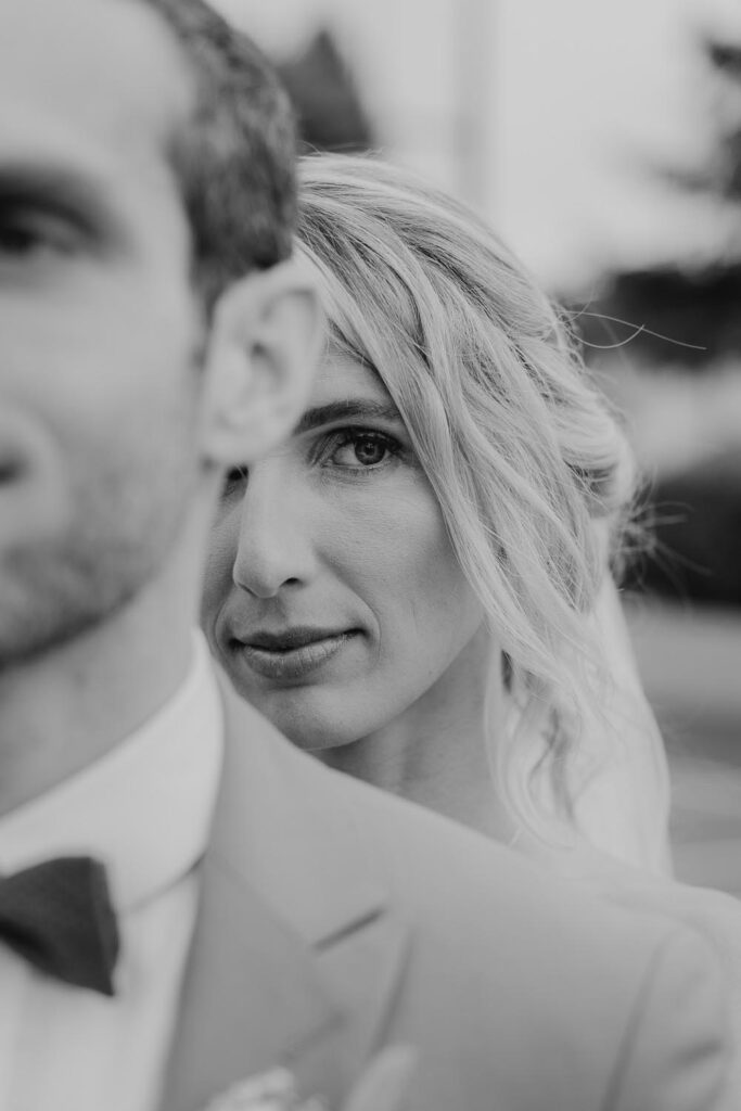 photo de couple lors d'un mariage à etxezahar à bardos au pays basque
