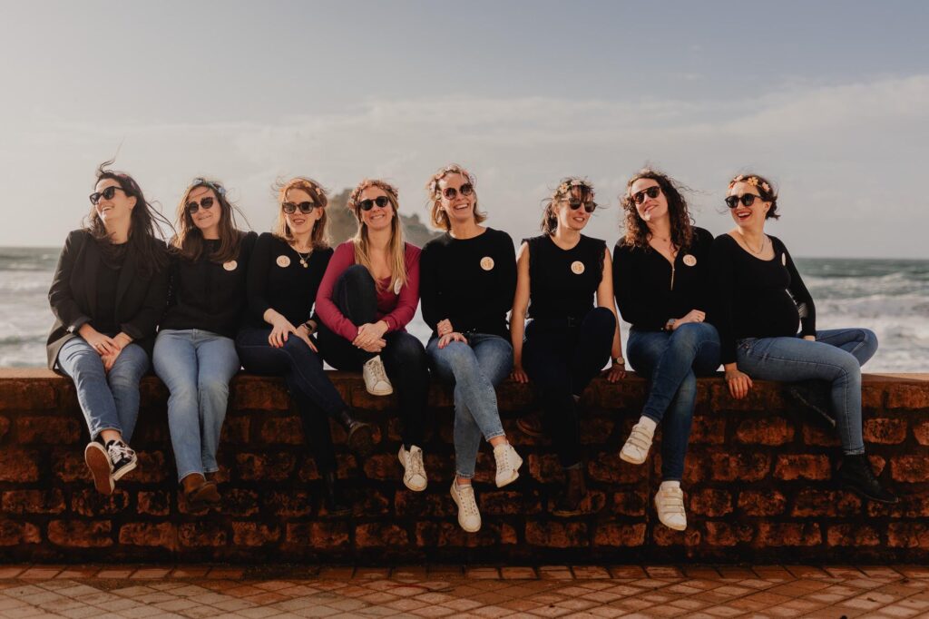 seance photo evjf entre copine a la grande plage de biarritz